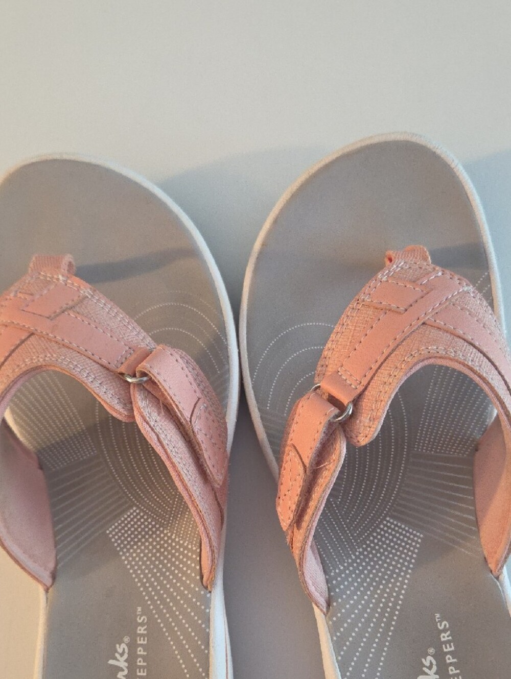 Clarks Cloudsteppers Women's Rose Pink Thong Sandals - Picture 7 of 7